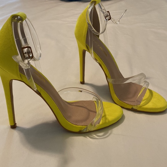 Heels - Picture 3 of 3